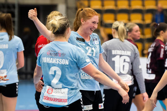 H65 Höörs Sofia Hvenfelt och Anna Johansson jublar