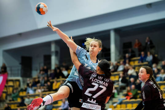 H65 Höörs Emma Lindqvist  och Lugis Hannah Flodman