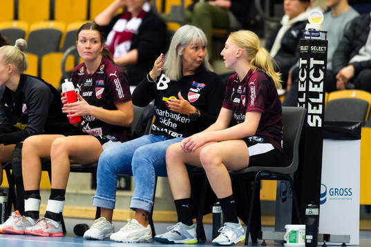 Lugis assisterande tränare Alice Jacobsen  och Tyra Axnér