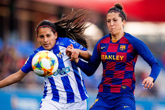 Korina of Sporting Huelva and Jenni Hermoso of Barcelona