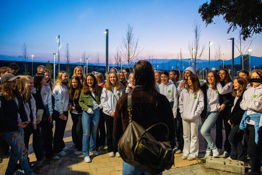 Caroline Graham Hansen of Barcelona meets girls from