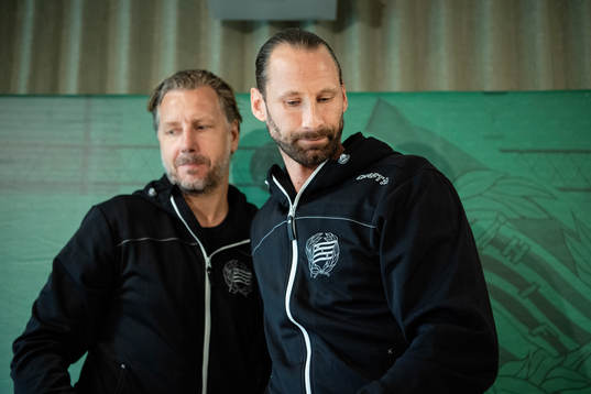 Johan Wiland kramar om sportchef Jesper Jansson