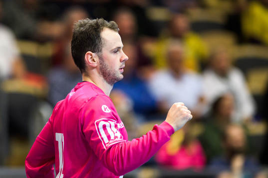 Hallbys målvakt Fredrik Landin jublar