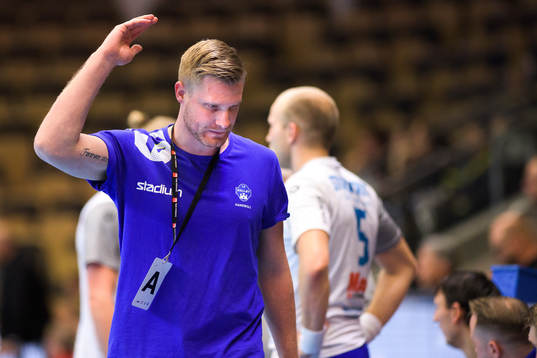 Hallbys tränare Jesper Östlund reagerar