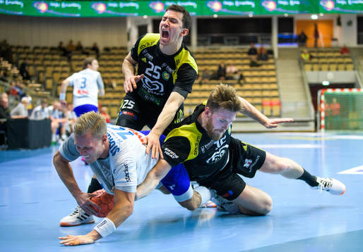 Hallbys Adam Tumba i en kamp mot Sävehofs Stefan Sunajko