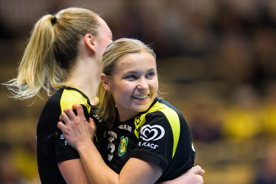 Sävehofs Ella Frykmer jublar