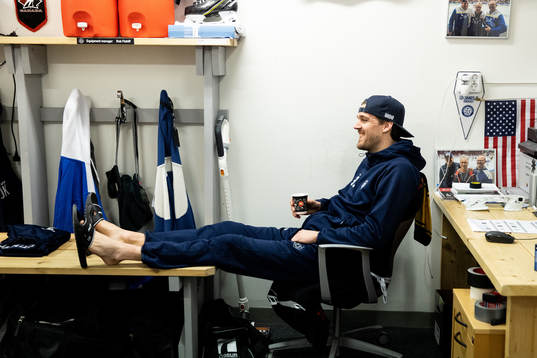 Leksands målvakt Axel Brage innan ishockeymatchen i SHL