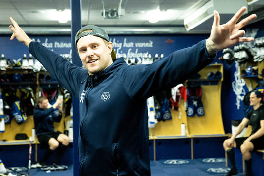 Leksands Jonas Ahnelöv innan ishockeymatchen i SHL mellan