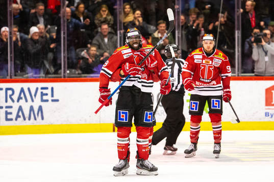 Örebros Daniel Muzito Bagenda jublar