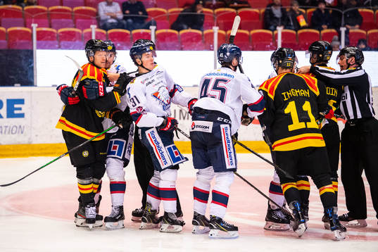 Brynäs Nicklas Danielsson och Anton Rödin i bråk med