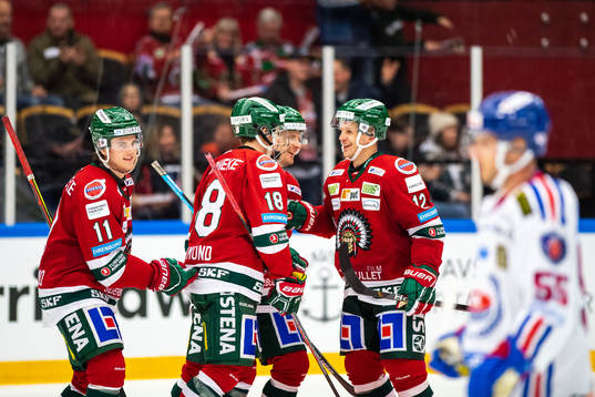Frölundas Samuel Fagemo  jublar med lagkamrater