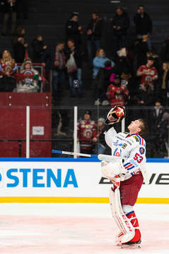 Oskarshamns målvakt Daniel Rosengren deppar