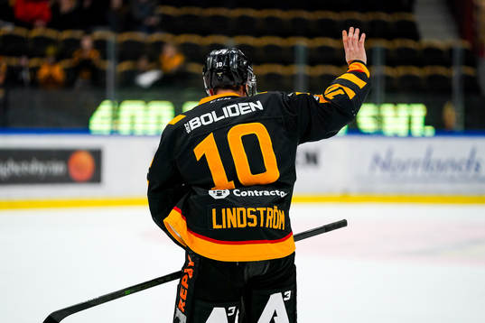Skellefteås Joakim Lindström får present