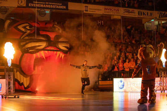 Kristianstads målvakt Leo Larsson gör entré