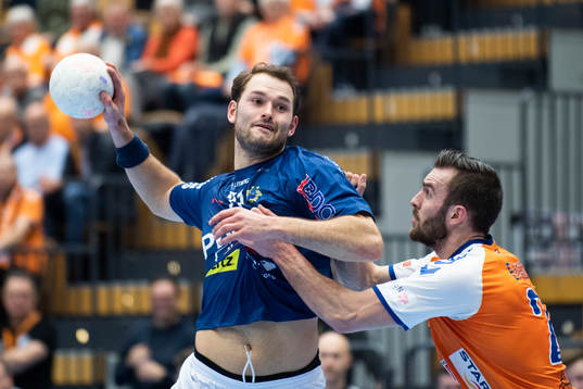 Redbergslids Niclas Fingren och Kristianstads Teitur Örn