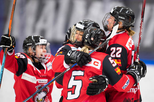 Malmö Redhawks Lovisa Mann jublar