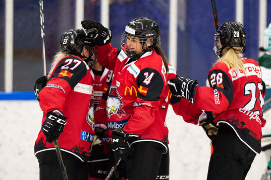 Malmö Redhawks Julie Jensen jublar