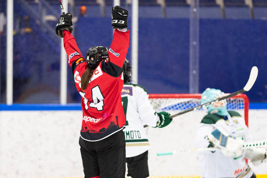 Malmö Redhawks Julie Jensen jublar