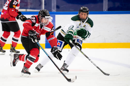 Malmö Redhawks Brooklyn Langlois och Färjestads Jennifer