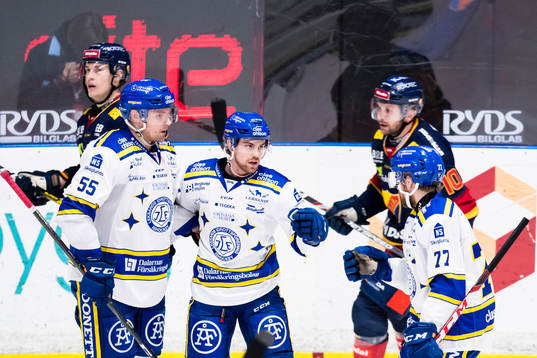 Leksands Oskar Lang reducerar till 4-2 och jublar med