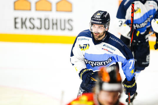 s Linus Fröberg jublar
