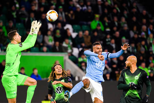 Isaac Kiese Thelin of Malmö FF and goalkeeper Koen