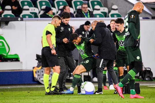 Paulo Otavio of Wolfsburg in pain