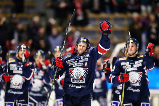 Linköpings Sebastian Karlsson jublar