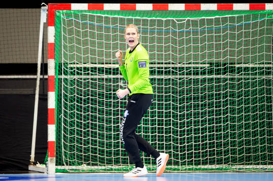 Sävehofs målvakt Sofie Börjesson jublar
