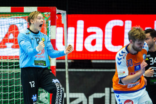 Sävehofs målvakt Simon Möller jublar