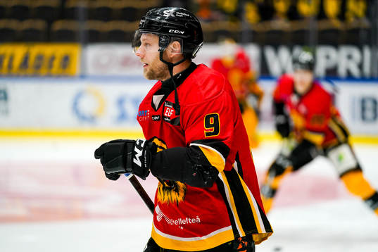 Skellefteås Oscar Möller värmer upp i SK Lejons