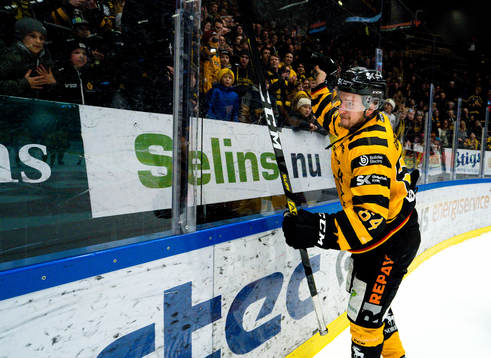 Skellefteås Jonathan Pudas jublar