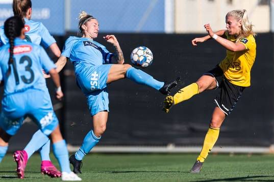 Robyn Decker of Avaldsnes and Emilie Nautnes of LSK Kvinner