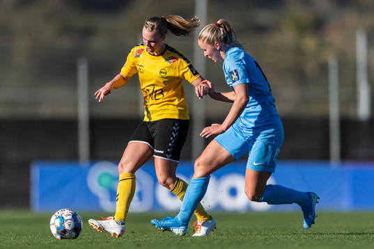 Emilie Woldvik of LSK Kvinner and Anna Langås Jøsendal of