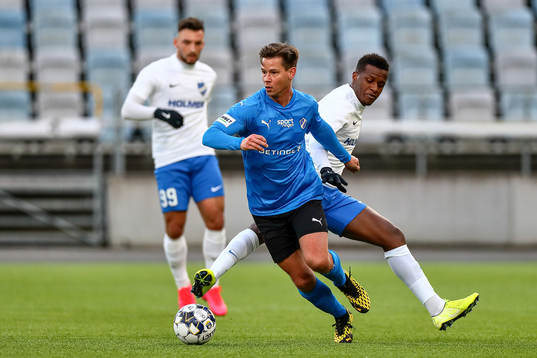 Halmstads Dusan Djuric och IFK Norrköpings Manasse Kusu