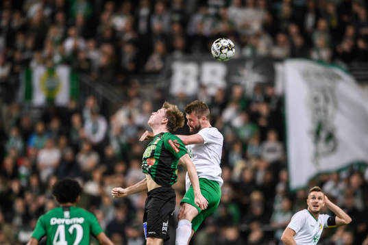 Varbergs Anton Liljenbäck och Hammarbys Mads Fenger Nielsen