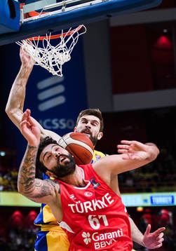 William Magarity of Sweden and Huseyin Goksenin Koksal of