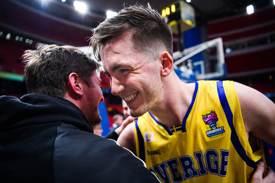 Alexander Lindqvist Sweden celebrates