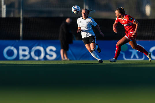 Maiken Bakke of Rosenborg and Malin Sunde of Sandviken