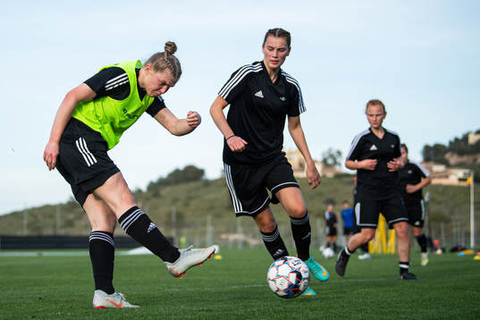 Siri Berg-Johansen and Rakel Engesvik of Rosenborg