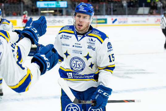 Leksands Matt Carey jublar med lagkamrater
