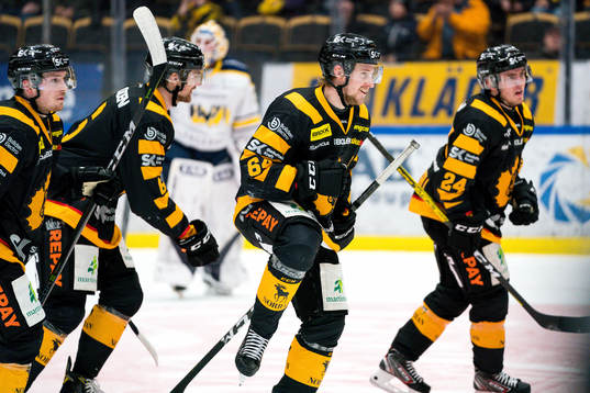 Skellefteås Jonathan Pudas jublar
