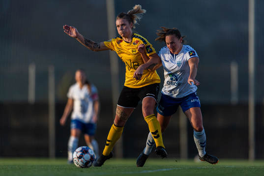 Mimmi Löfwenius of LSK Kvinner and Marit Bratberg Lund of