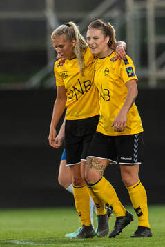 Emilie Nautnes celebrates with Mimmi Löfwenius of LSK