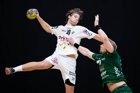 Redbergslids August Wiger mot OV Helsingborgs Anton Månsson