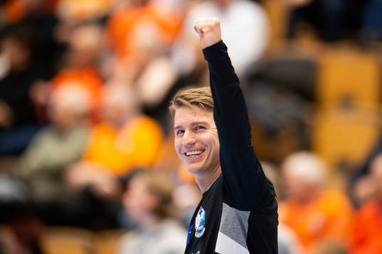 Kristianstads målvakt Leo Larsson jublar