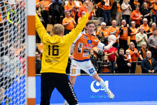 Kristianstads Valter Chrintz och Guifs målvakt Mattias