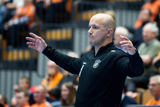 Guifs tränare Zoran Roganovic agerar