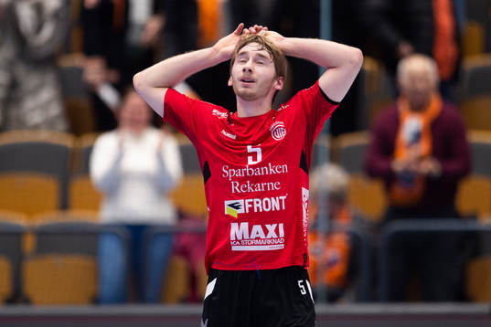 Guifs Linus Gustafsson deppar