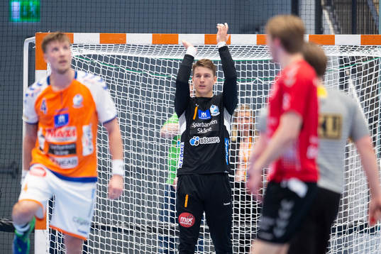 Kristianstads målvakt Leo Larsson jublar